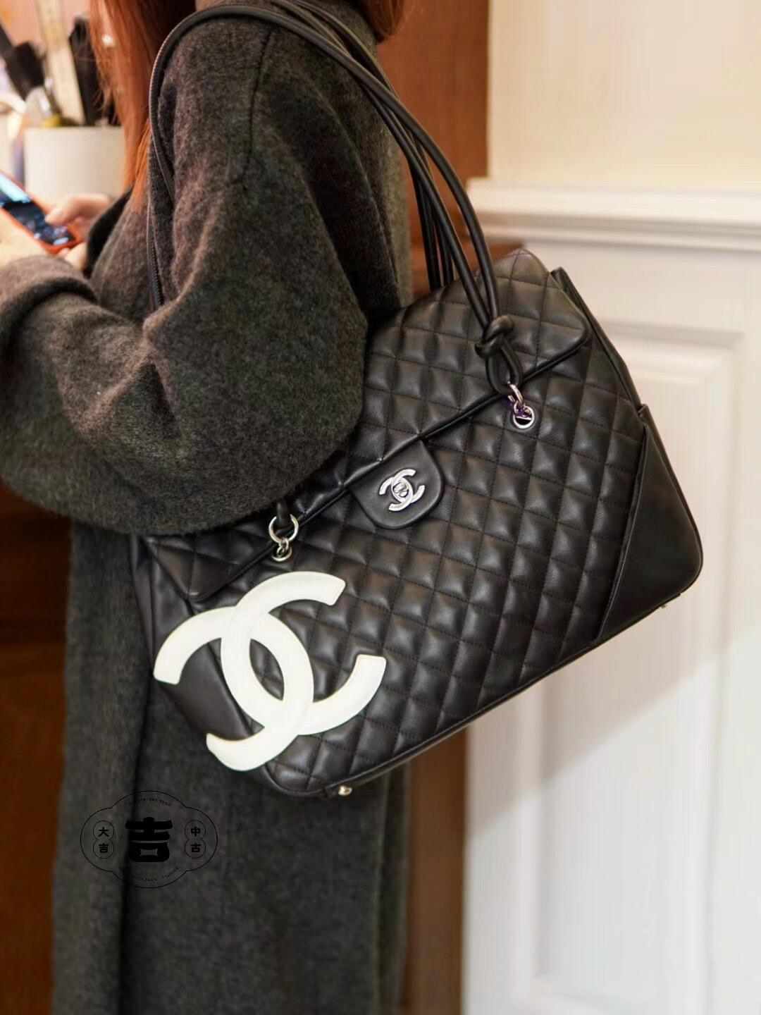 【人気爆発】Chanel ビッグCロゴ ショルダーバッグ