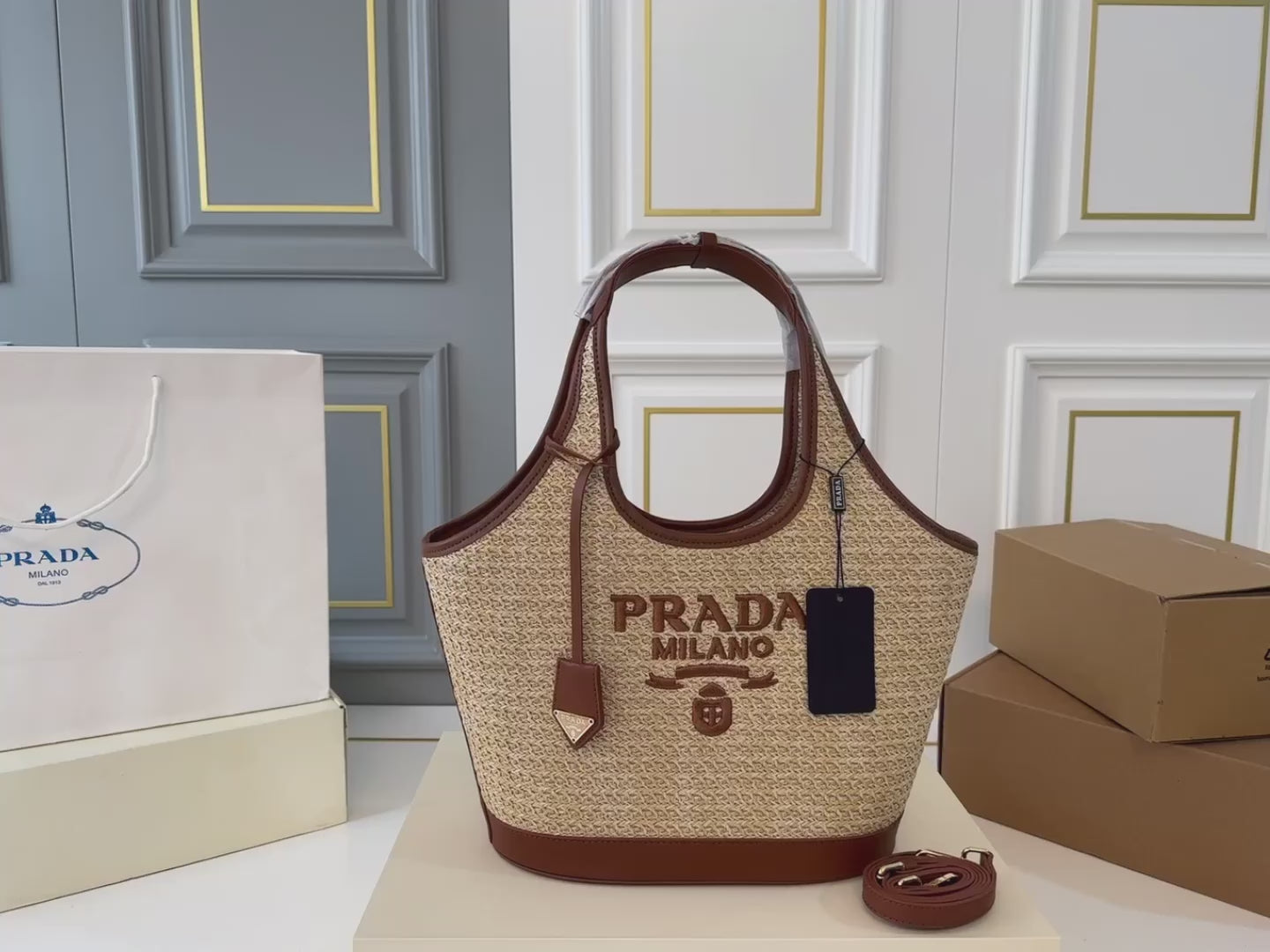 【人気爆発】PRADA 新作ストロー トートバッグ