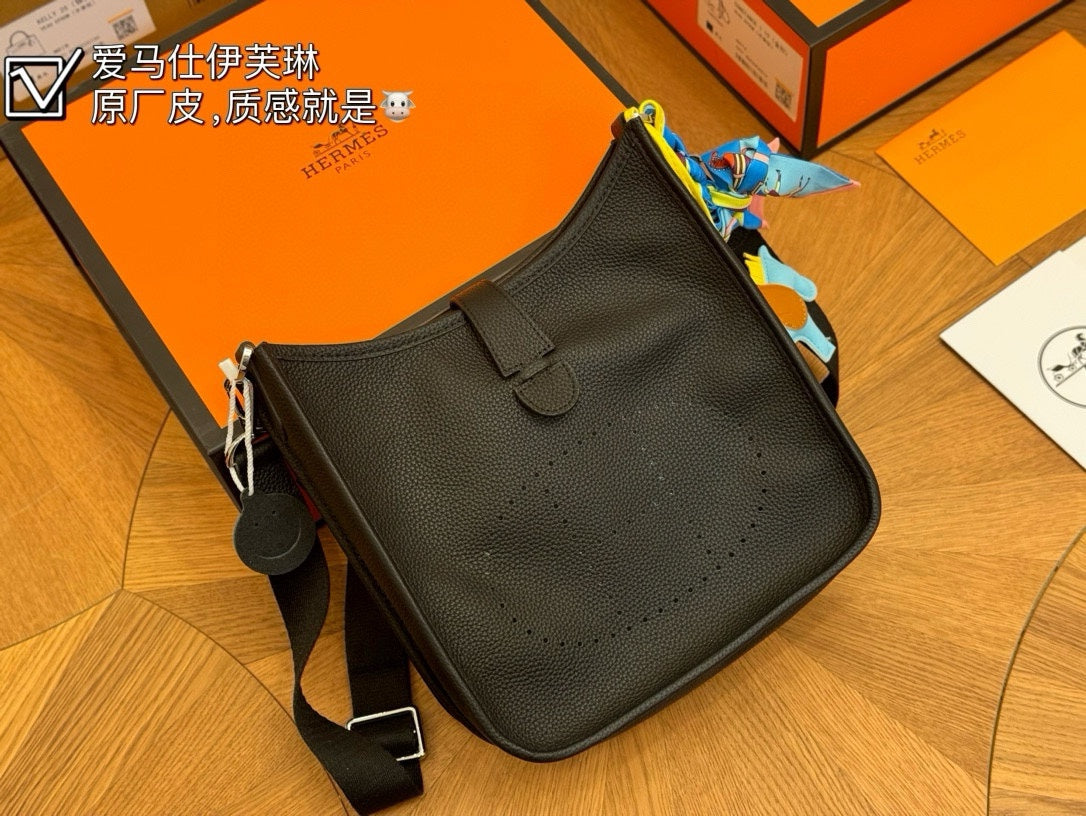 【国内発送】すぐ届く2023年製エルメスHERMES Evelyne TPM Black