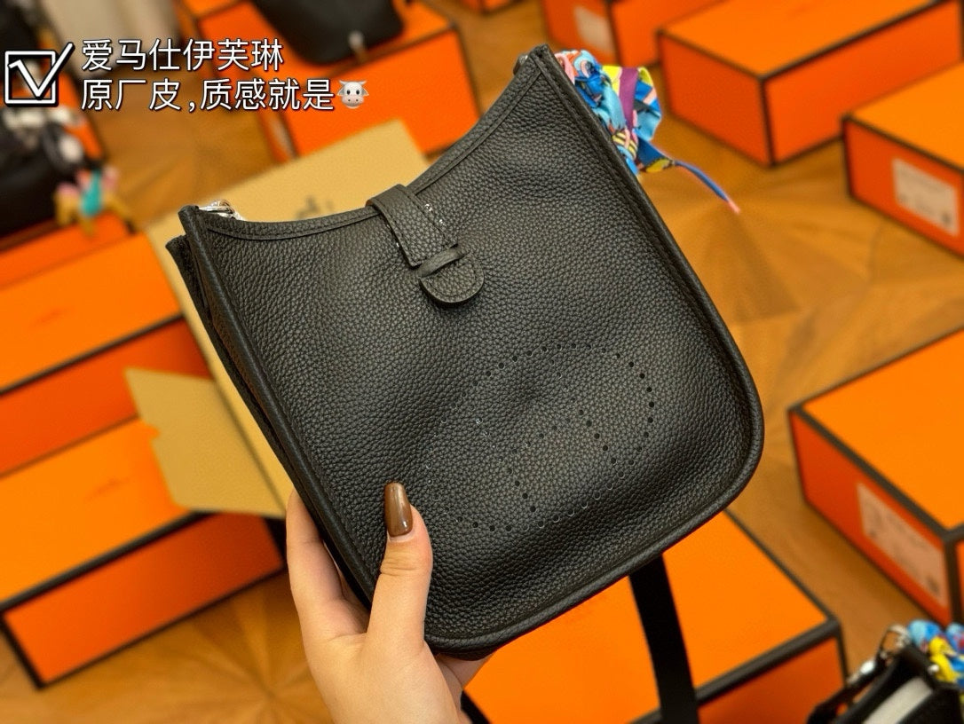 【国内発送】すぐ届く2023年製エルメスHERMES Evelyne TPM Black