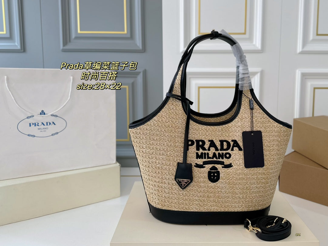 【人気爆発】PRADA 新作ストロー トートバッグ