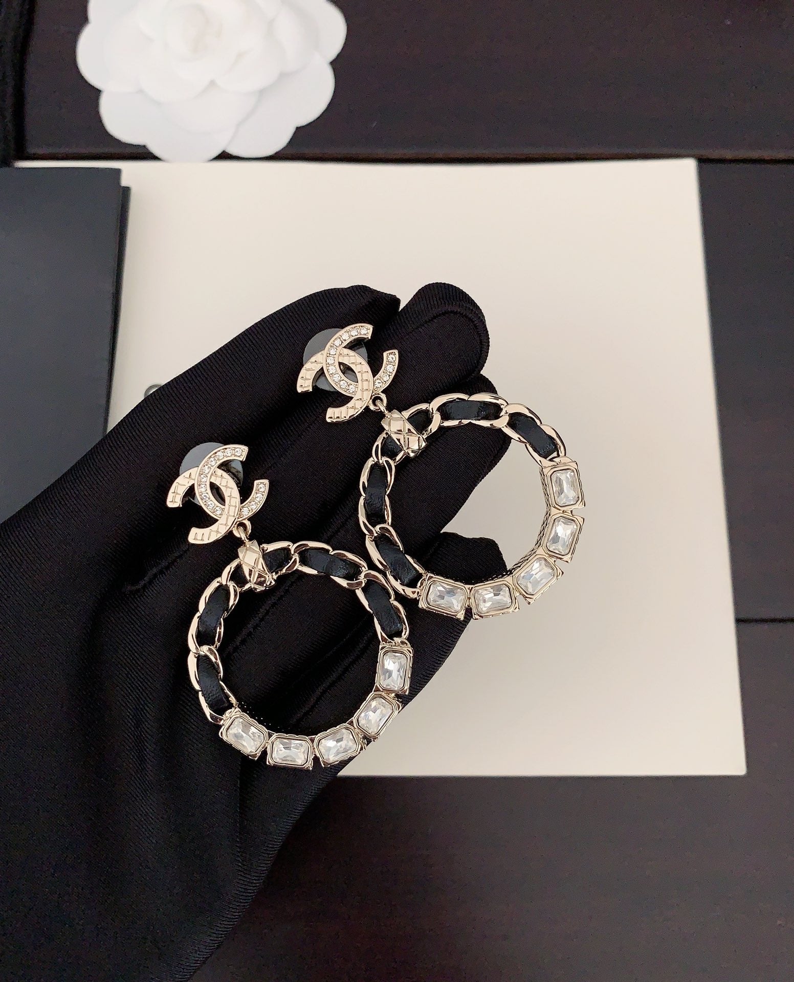 綺麗な雫デザイン♪【CHANEL】ピアス