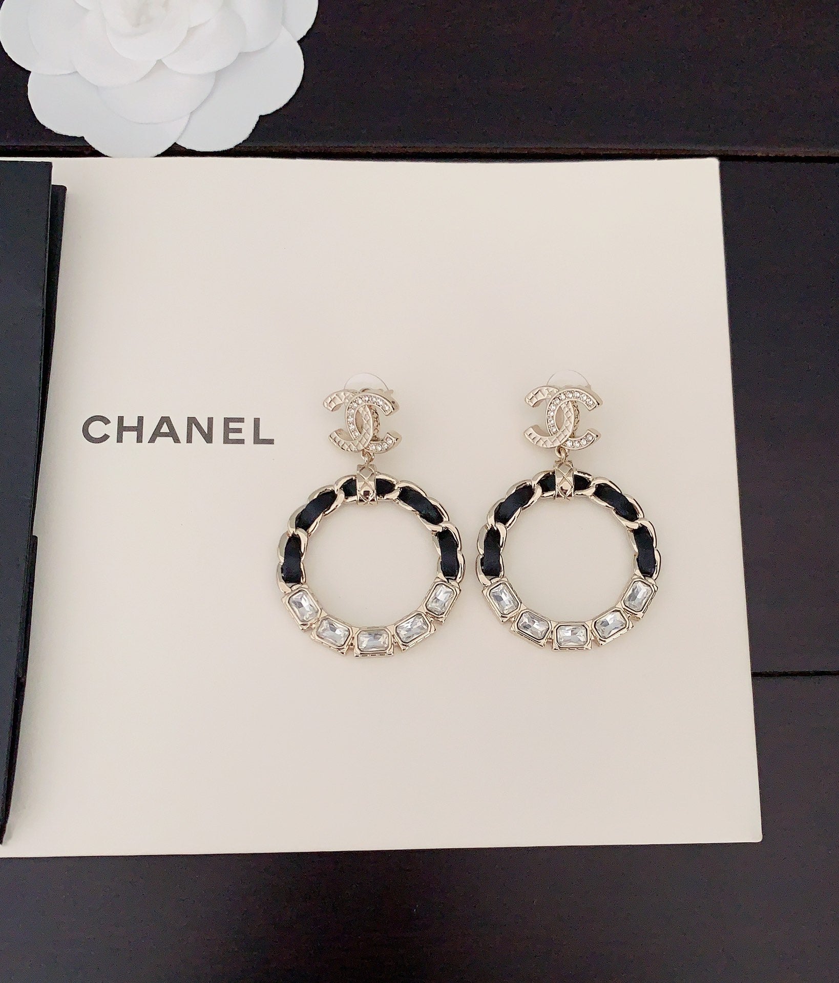 綺麗な雫デザイン♪【CHANEL】ピアス