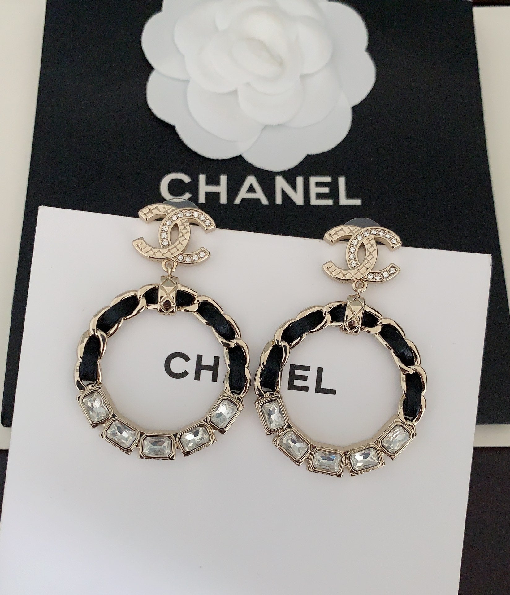 綺麗な雫デザイン♪【CHANEL】ピアス