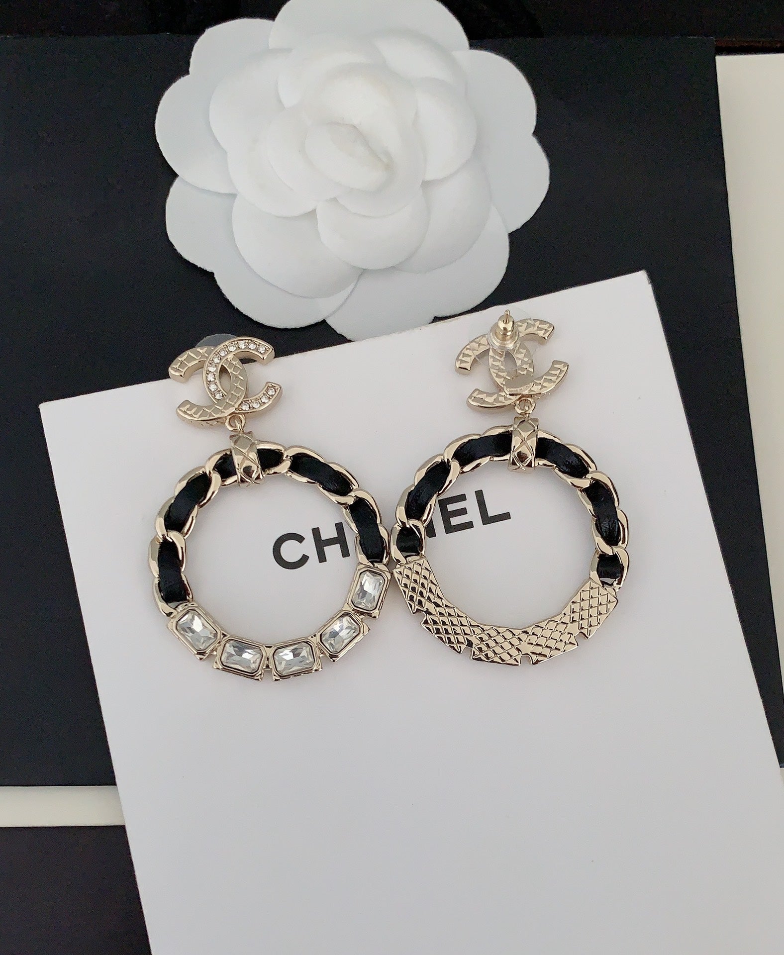 綺麗な雫デザイン♪【CHANEL】ピアス