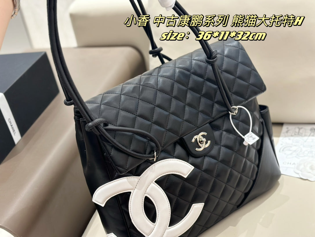 【人気爆発】Chanel ビッグCロゴ ショルダーバッグ