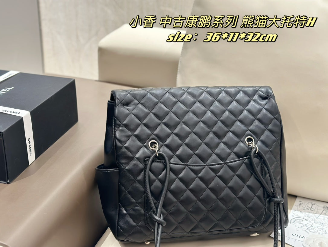 【人気爆発】Chanel ビッグCロゴ ショルダーバッグ