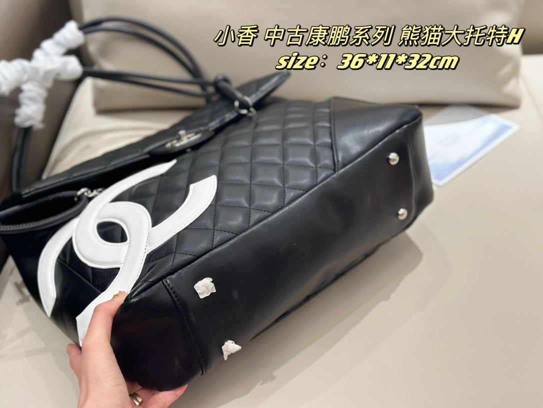 【人気爆発】Chanel ビッグCロゴ ショルダーバッグ