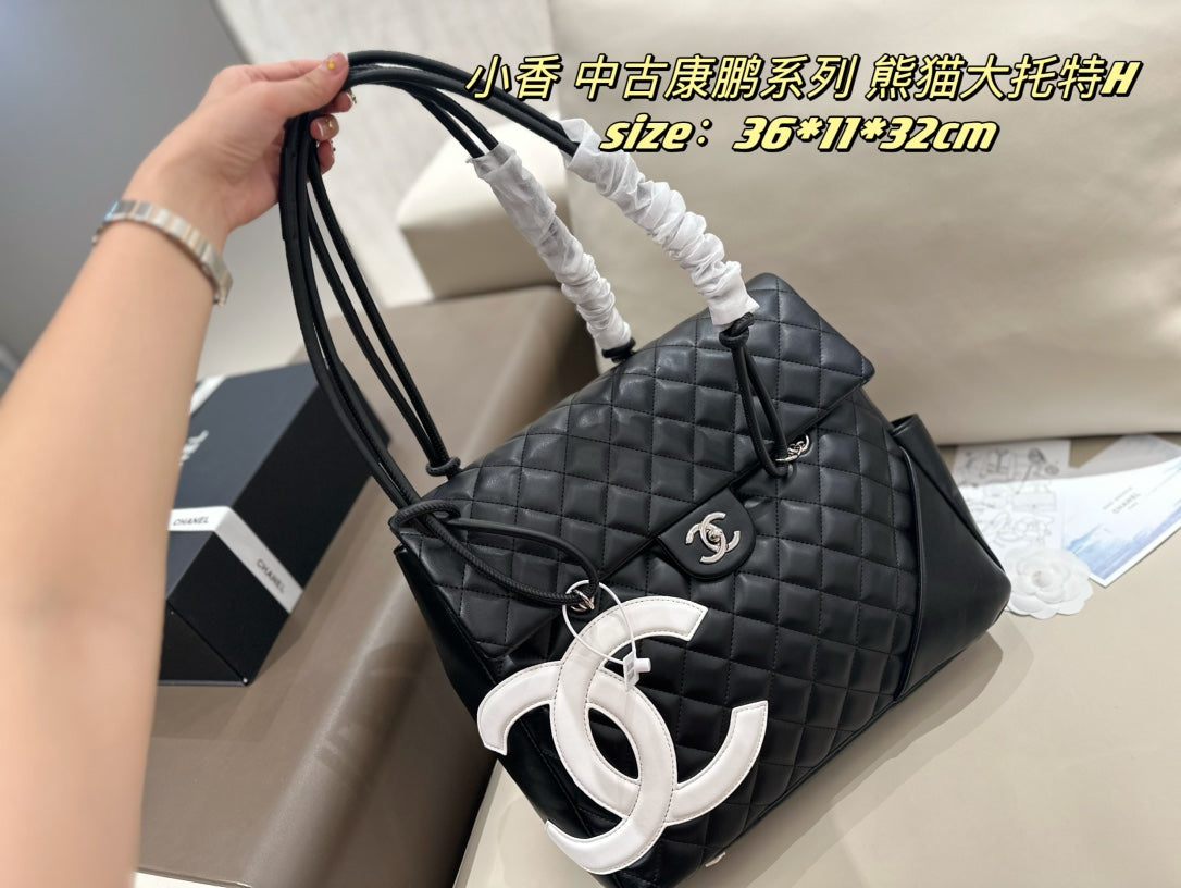 【人気爆発】Chanel ビッグCロゴ ショルダーバッグ