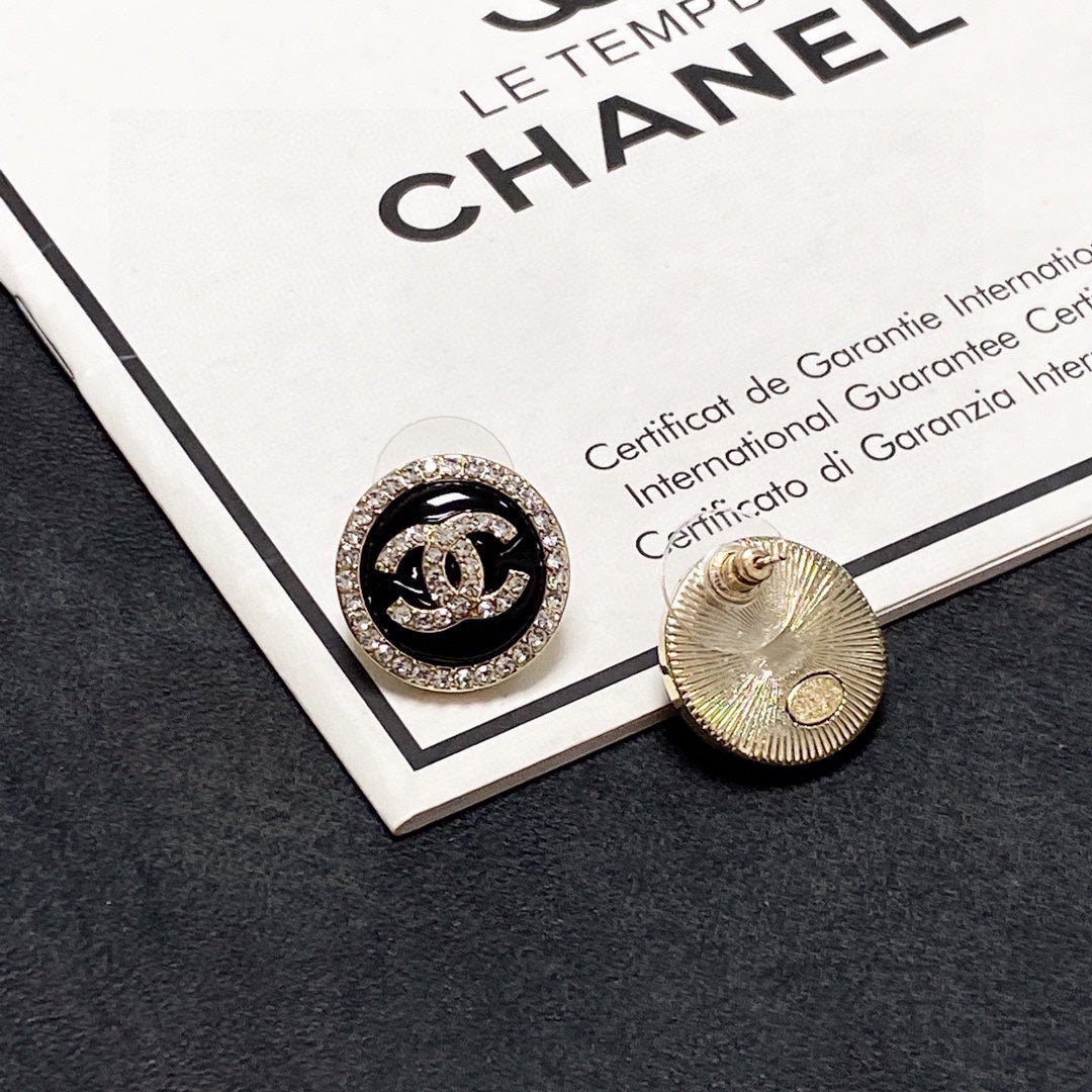 SALESシンプルな煌き☆普段使いしやすい☆【CHANEL】CCロゴピアス