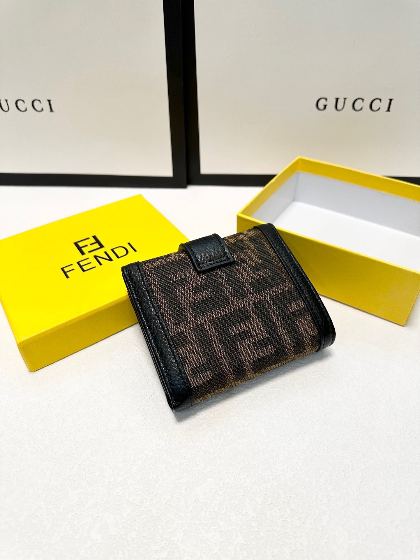 SALES 2024財布FENDI FFダイヤモンド 折りたたみ財布 三つ折り ウォレット